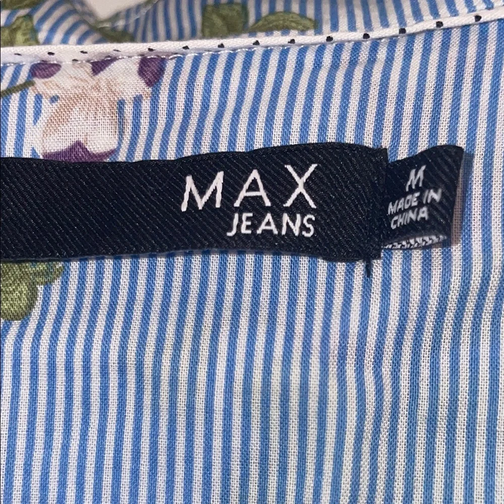 ☀️☀️Max Jeans Floral Button Down Shirt - Blue 🛑Sold🛑 - Picture 2 of 7